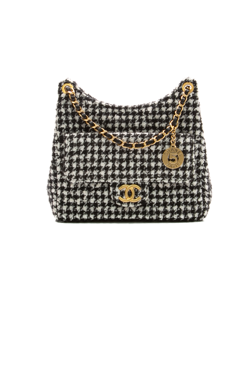 Chanel-Wavy-CC-Hobo-299645