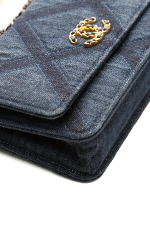 Chanel 19 Wallet On Chain