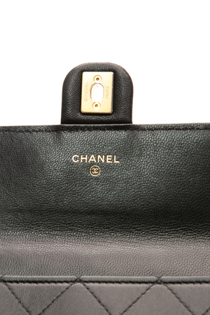 Chic Pearls Clutch with Chain