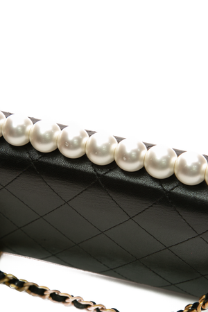 Chic Pearls Clutch with Chain