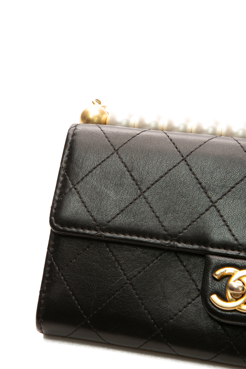 Chic Pearls Clutch with Chain