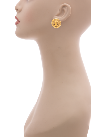 Chanel-CC-Logo-Clip-On-Earrings-295210