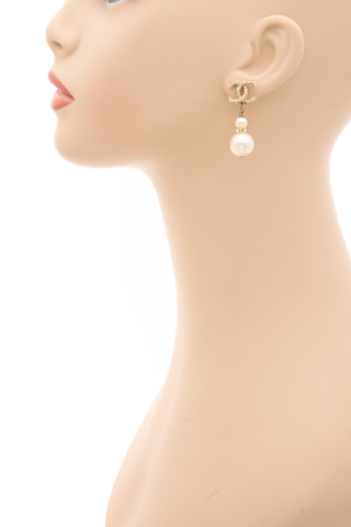 Chanel-Pearl-CC-Drop-Earrings-299912