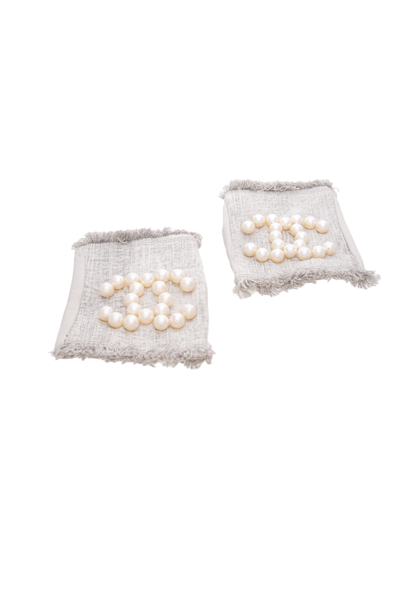 Chanel-Pearl-Fingerless-Gloves-300281