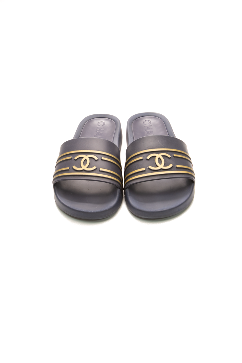 298238-chanel-Sun-Deck-CC-Pool-Slide-Sandals