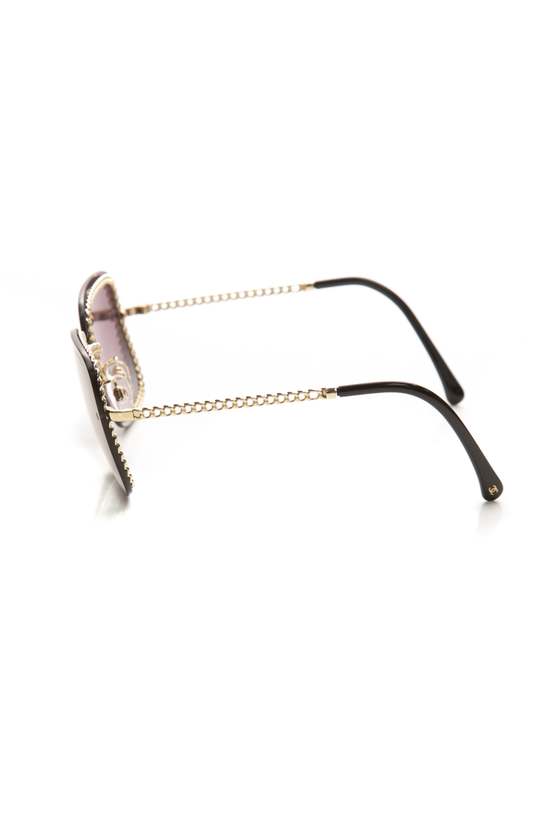 Square Chain Around Rimless Sunglasses