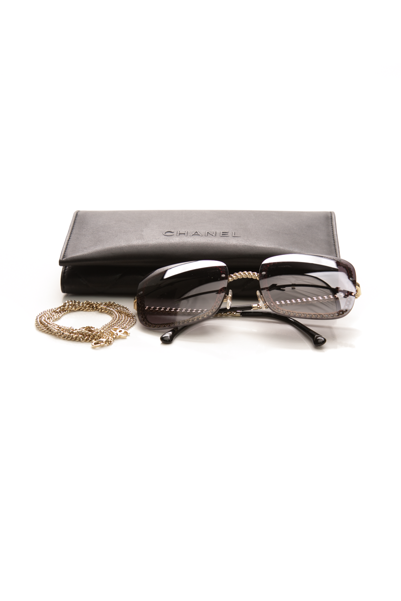 Square Chain Around Rimless Sunglasses