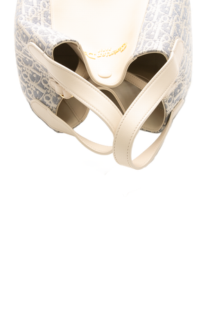 Small Signature Bucket Bag