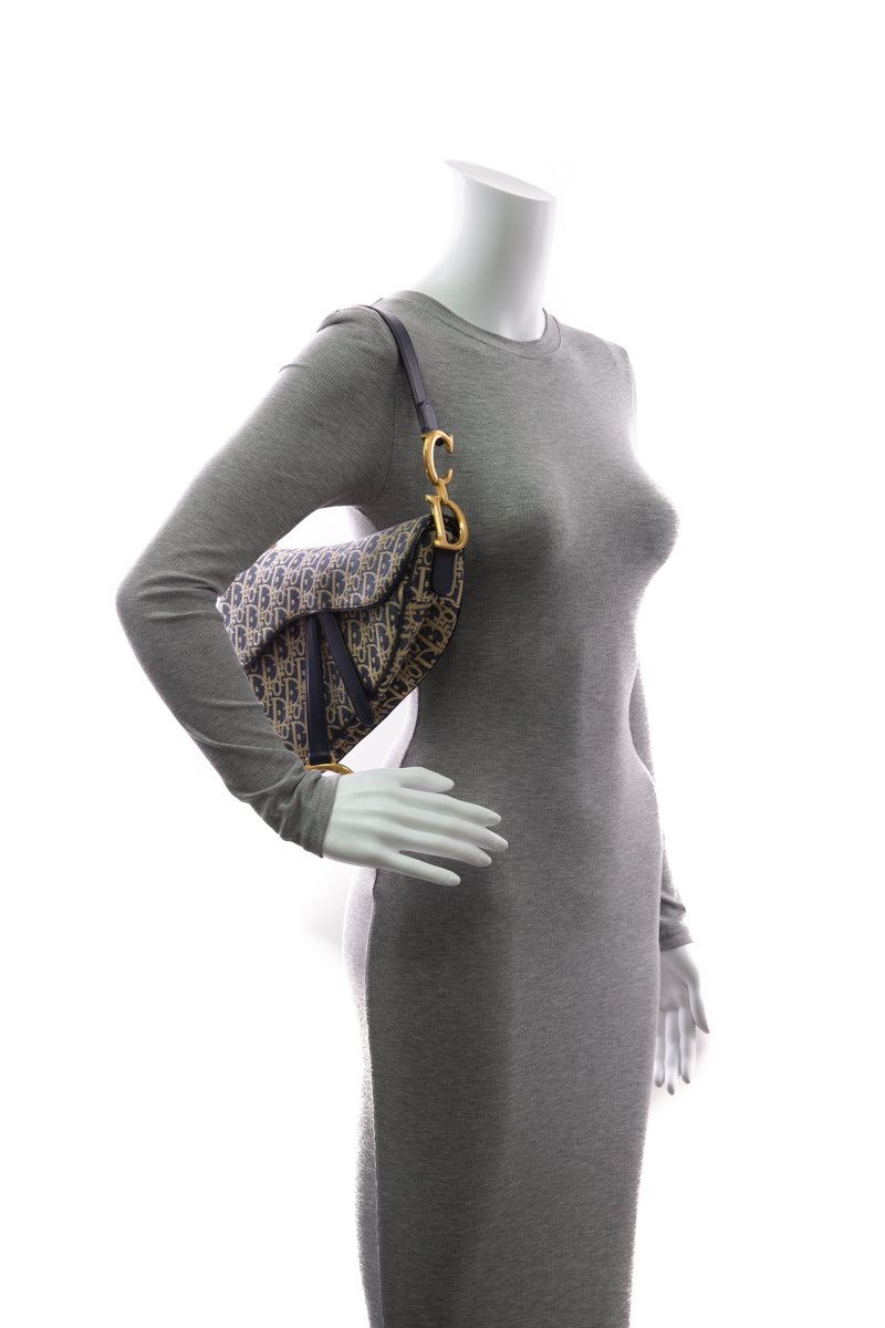 Christian-Dior-Raffia-Effect-Saddle-Bag-298742