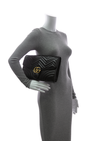 Gucci-GG-Marmont-Flap-Clutch-295404