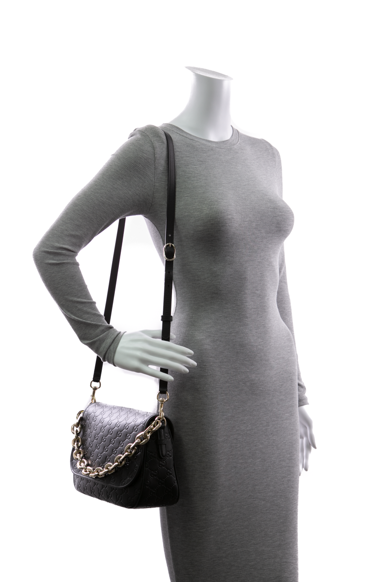 GG Emblem Medium Shoulder Bag