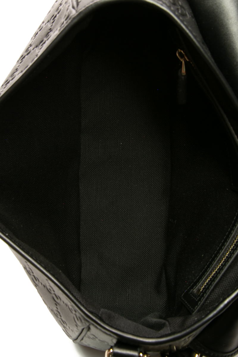 GG Emblem Medium Shoulder Bag