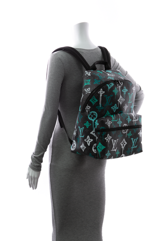 299771-louis-vuitton-Graffiti-Discovery-PM-Backpack