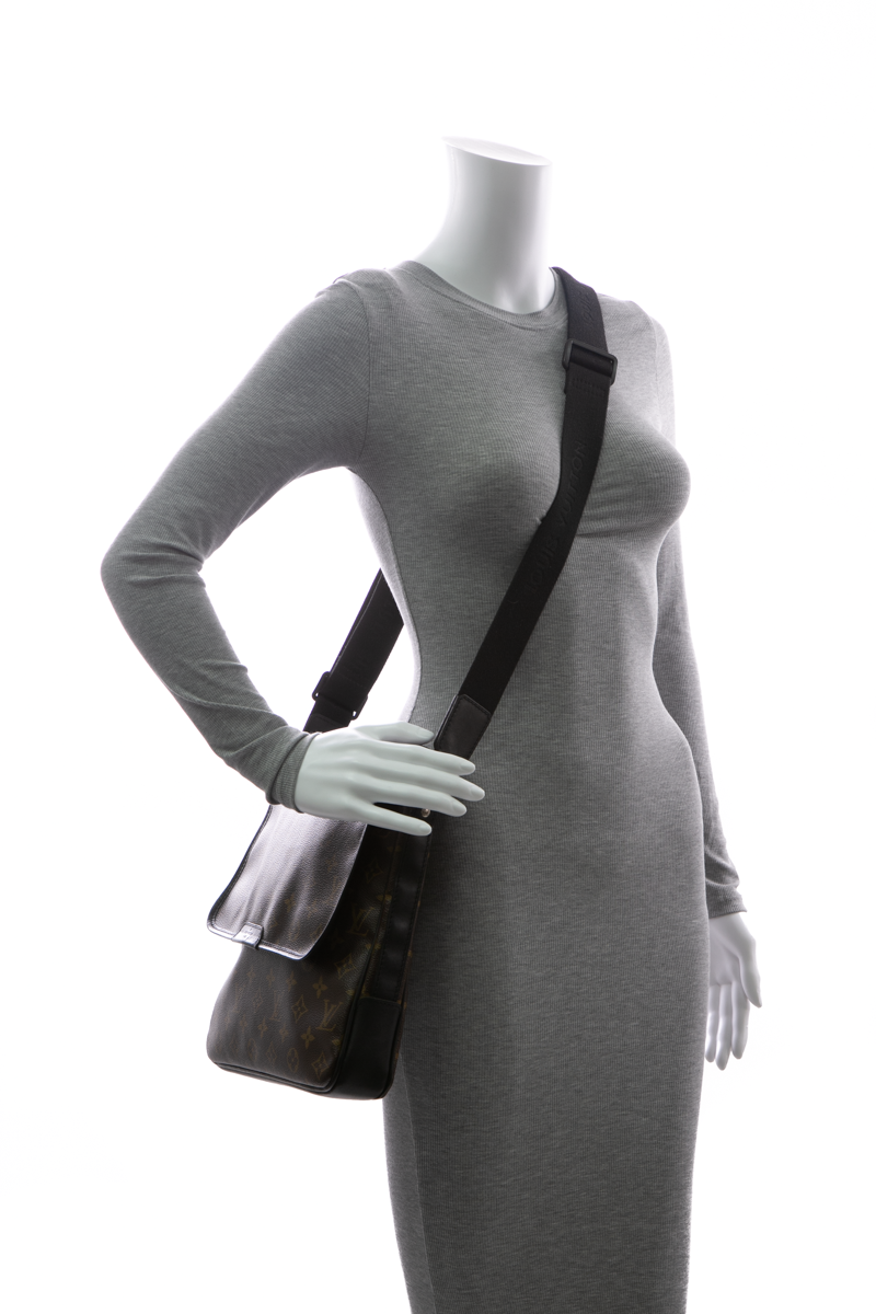 Louis-Vuitton-Bass-MM-Bag-293623