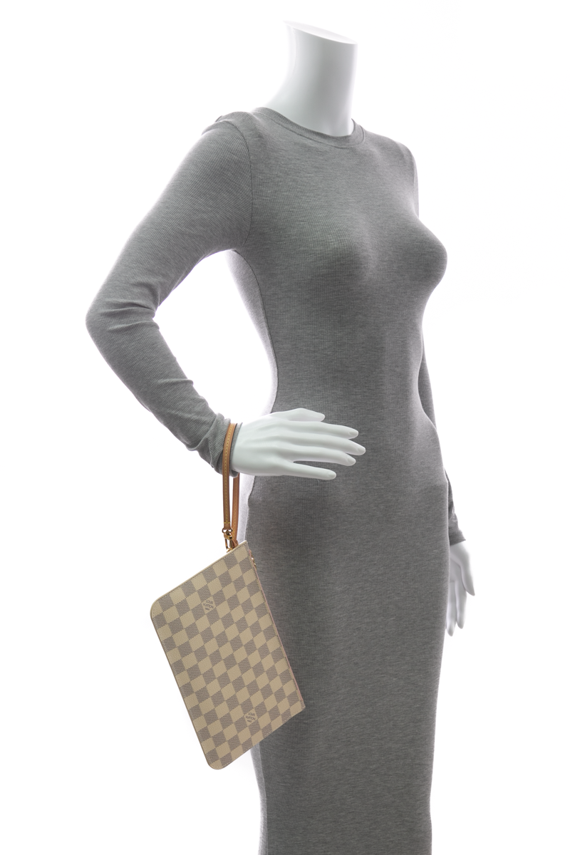 Louis-Vuitton-Neverfull-Pouch-295301