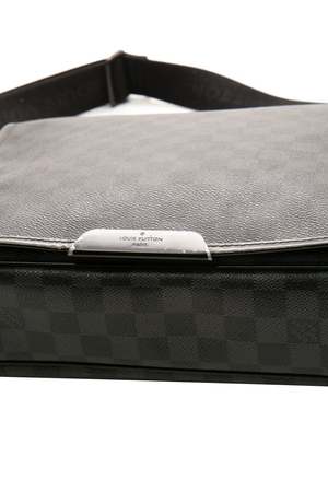 Men's Graphite MM Messenger