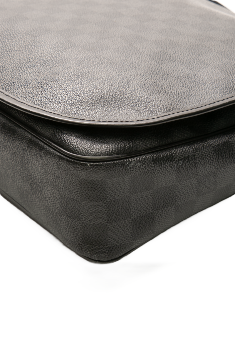 Men's Graphite MM Messenger