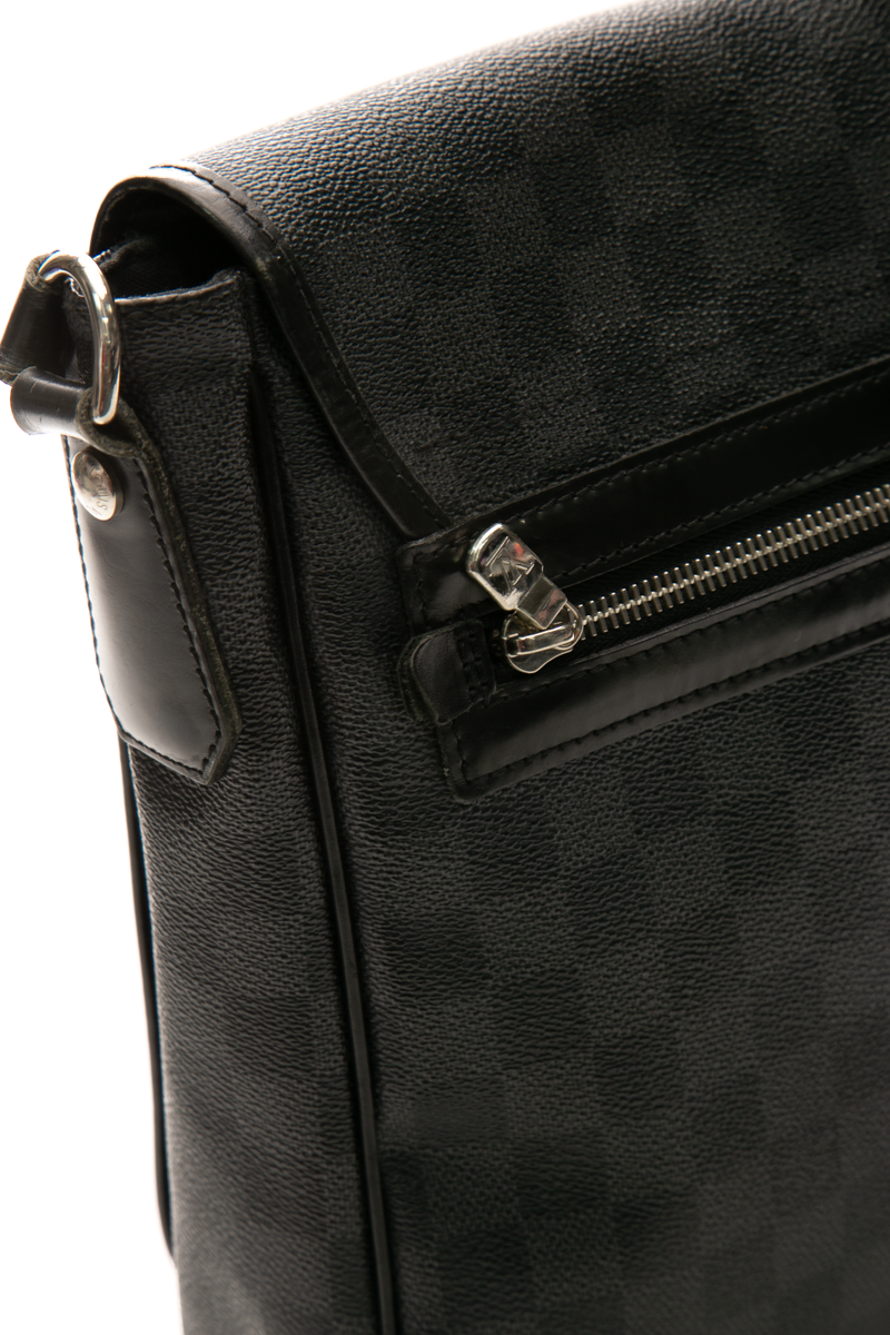 Men's Graphite MM Messenger