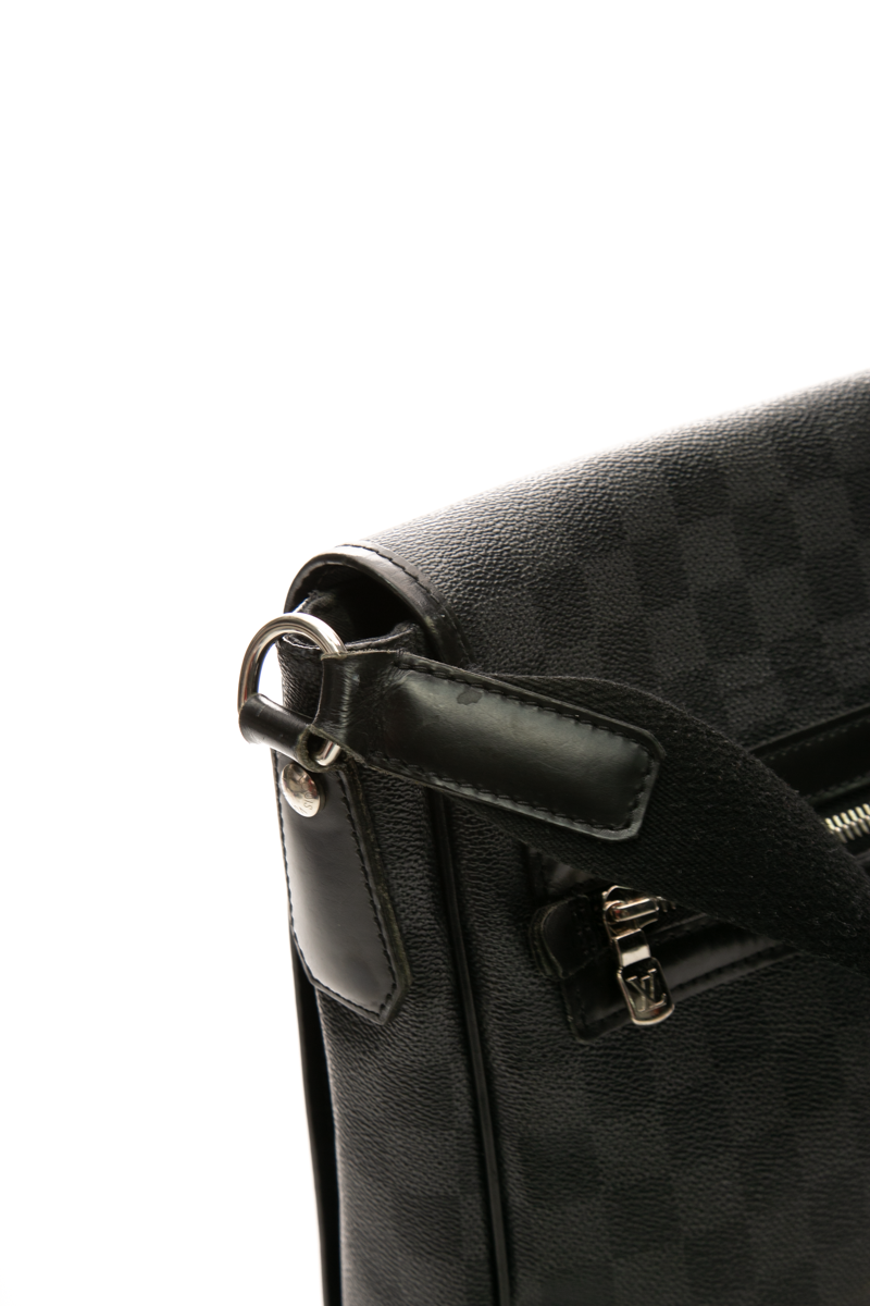 Men's Graphite MM Messenger