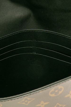 Macassar S Lock A4 Wristlet