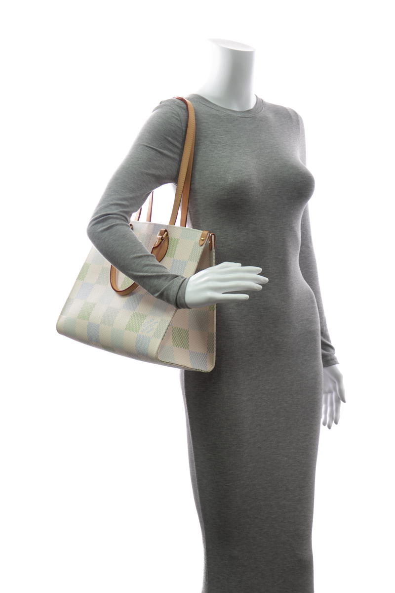 Louis-Vuitton-OntheGo-MM-Tote-Bag- Giant-Damier-Canvas-296563