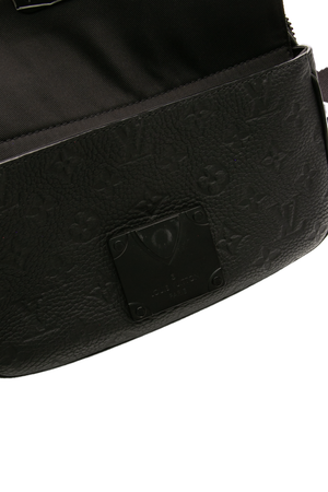 S Lock Messenger Bag