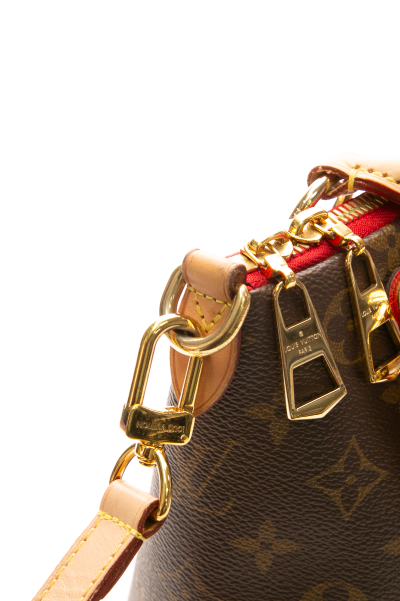 V MM Tote Bag