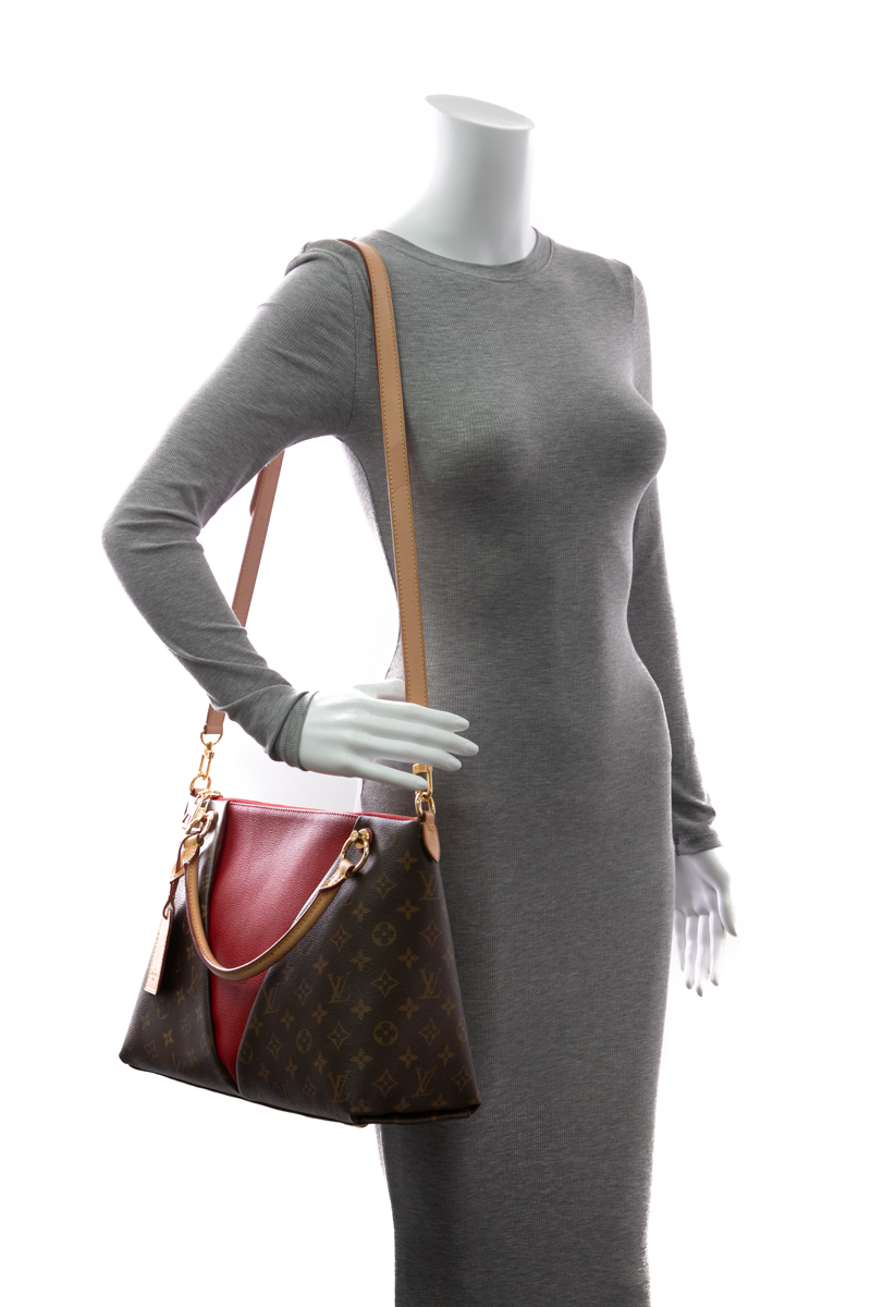 V MM Tote Bag