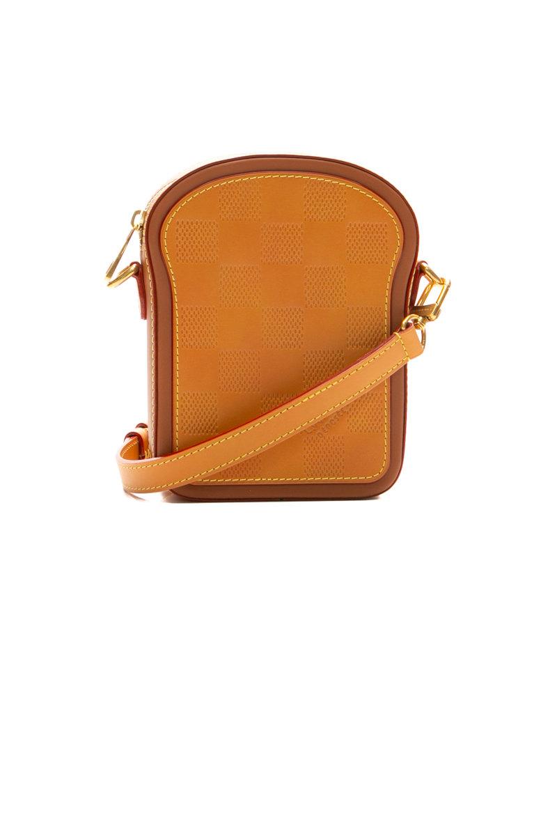 Louid-Vuitton-Toast-Wearable-Wallet-298584