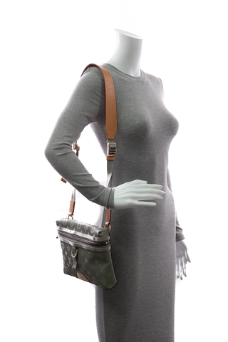 Louis-Vuitton-Titanium-Messenger-PM-298786