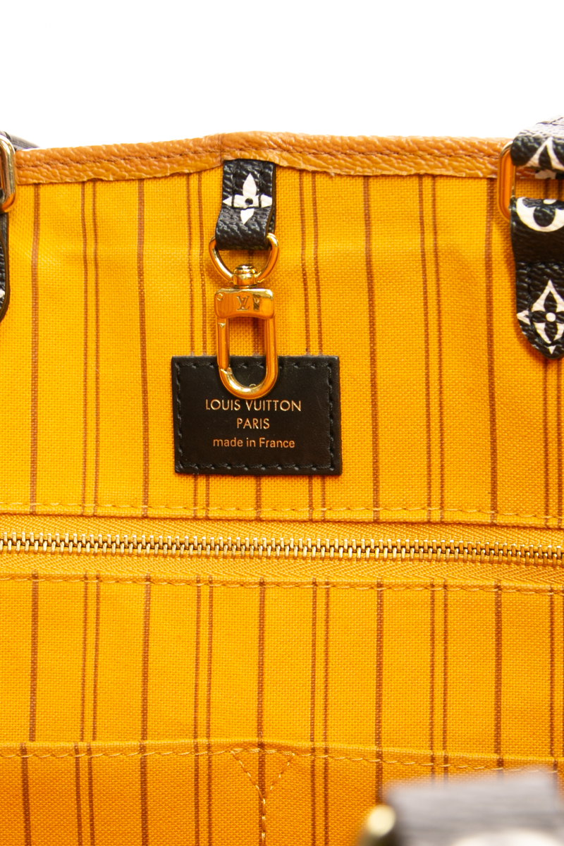 Jungle OnTheGo GM Tote Bag
