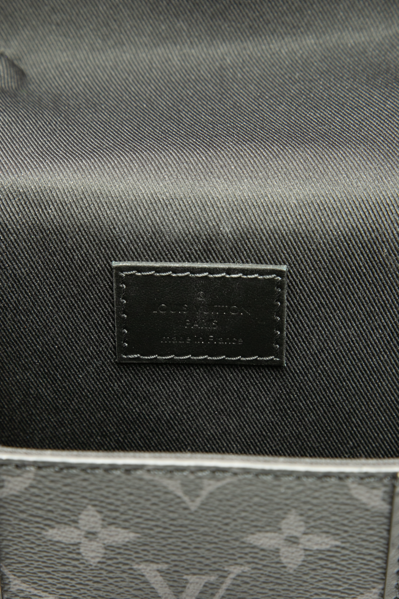 Vertical Trunk Wearable Wallet