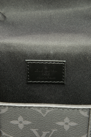 Vertical Trunk Wearable Wallet