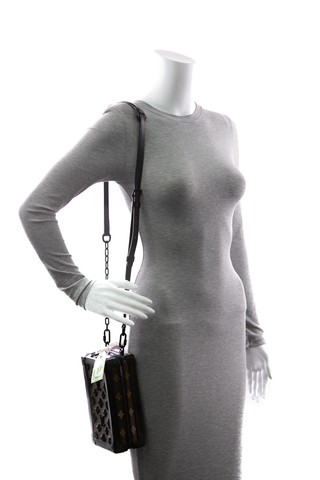 Louis-Vuitton-Vertical-Soft-Trunk-Bag-299484