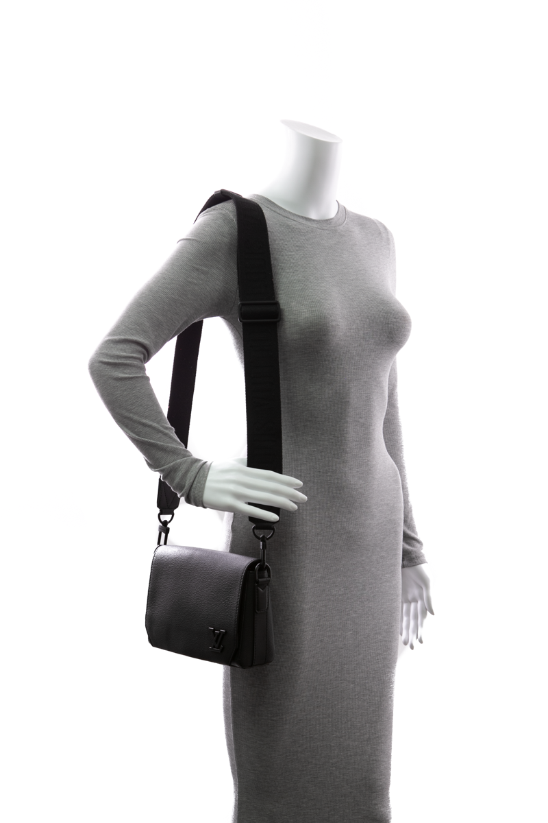 Aerogram Takeoff Messenger PM Bag