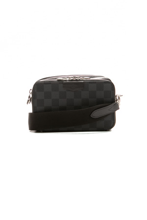 Louis-Vuitton-Alpha-Wearable-Wallet-299565