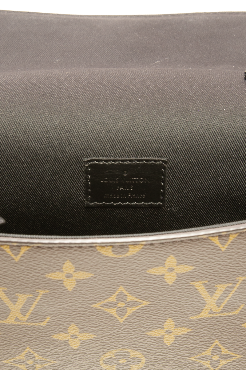 Steamer Wearable Wallet Bag