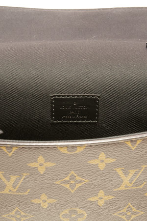 Steamer Wearable Wallet Bag
