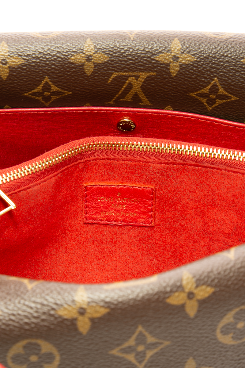 Double V Bag