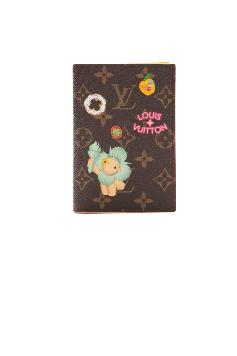 Louis-Vuitton-Exclusive-57th-Street-NYC- Passport-Cover-299588
