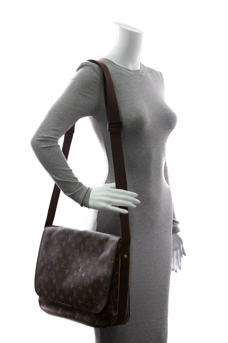 Louis-Vuitton-Beaubourg-MM-Messenger-Bag-298823