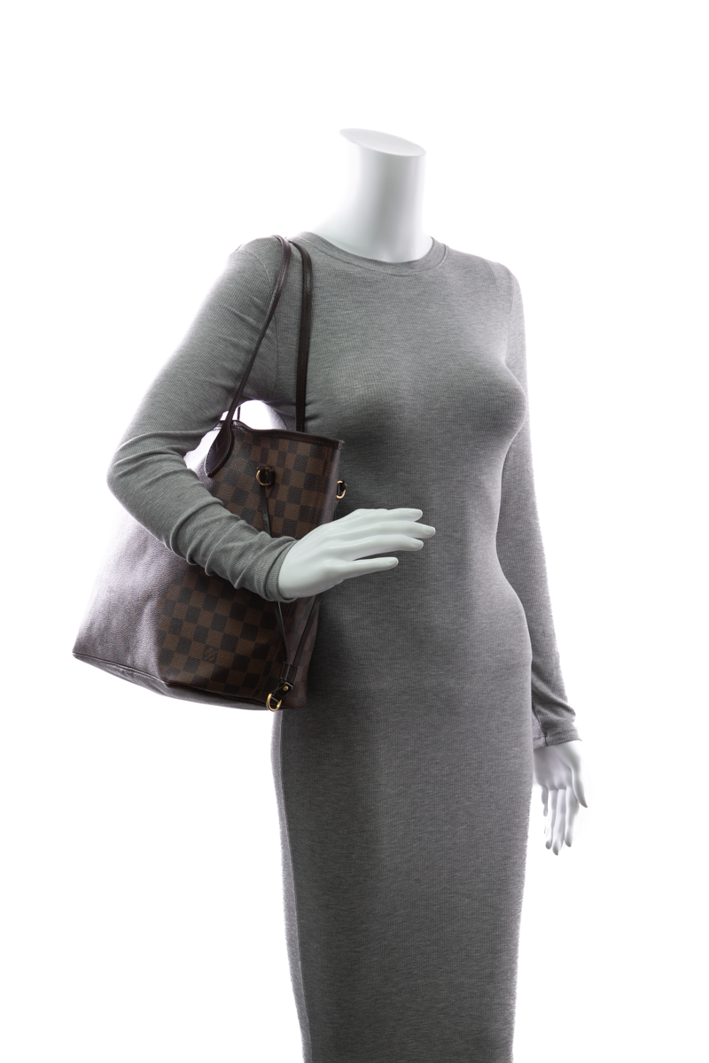 Louis-Vuitton-Neverfull-MM-Tote-Bag-299835