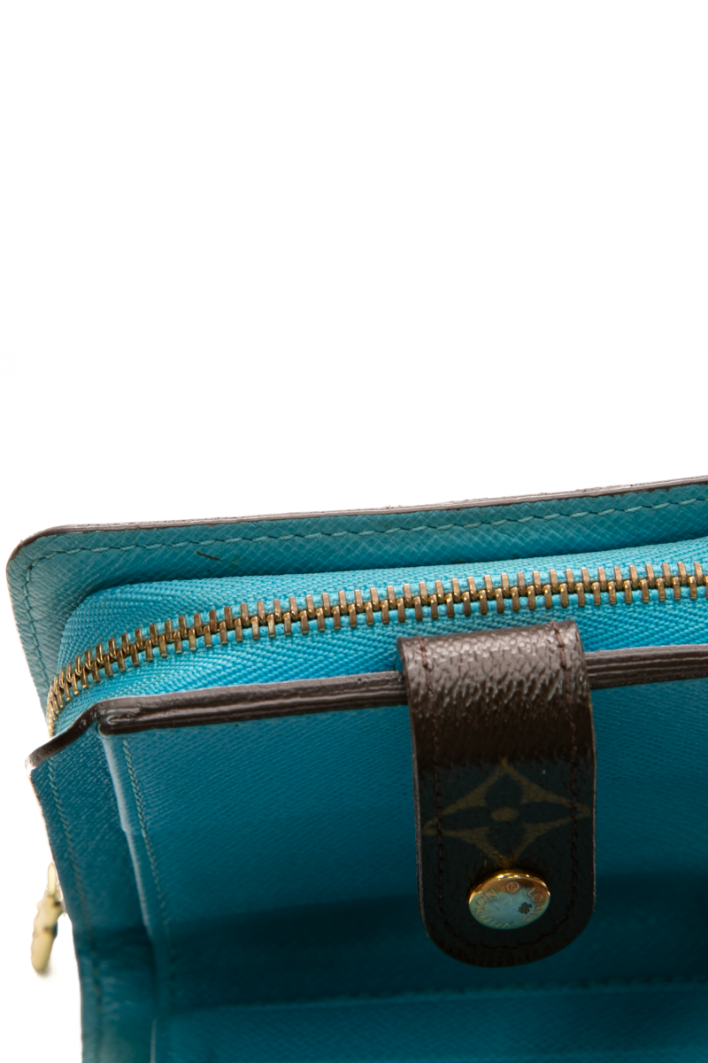 Compact Zippy Wallet