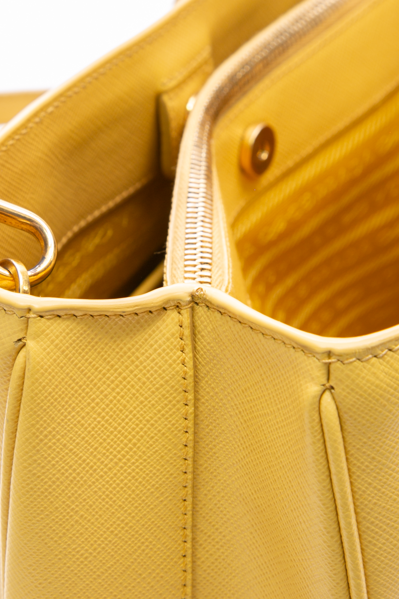 Medium Galleria Tote Bag